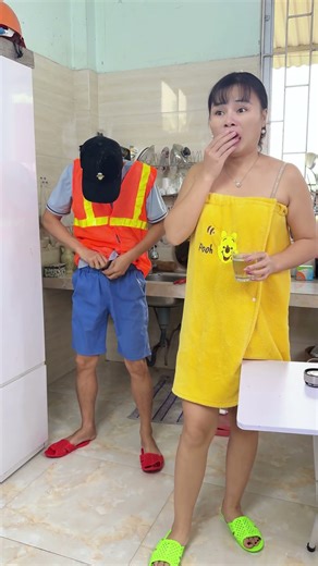 The plumber is very kind; he fixed it for free for my family.😁😂daily life #funny #couple #family