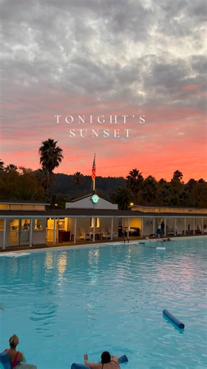 A blush of pink lingered above the mineral pool tonight, capturing Calistoga’s quiet magic in a single, glowing moment. Book your escape at IndianSpringsCalistoga.com or call (707) 709-8139. 📍 @IndianSpringsCalistoga in @VisitCalistoga in @californiasnapavalley #IndianSpringsCalistoga #Calistoga #NapaValley #GoldenHour #SpaGetaway #WineCountryLiving | Indian Springs Resort and Spa