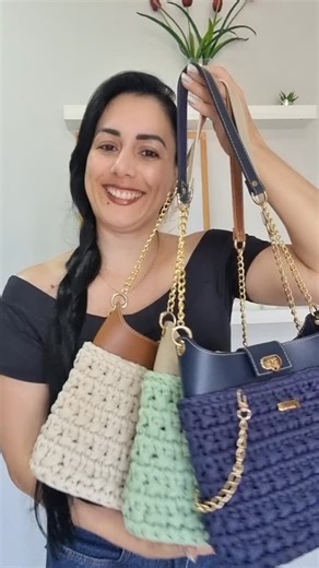 Ateliê da Eliane on Instagram: "Olha que linda essas bolsas Baguete. Em três cores diferentes. Esta saindo por apenas. R$ 220,00 reais #bolsa #croche #fiodemalha"