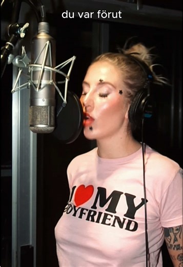 Min favvo låt har blivit ännu bättre med @Simon Superti 🥹 och vad tycker ni om mina ändringar? #nymusik #newmusicfriday #2026 #äldstabarnetpegparnevik