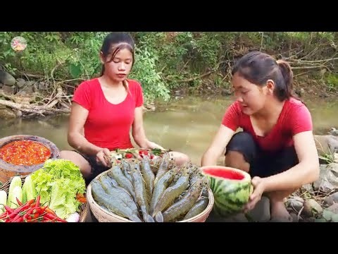 Cooking Spicy Shrimp & Eating | Forest Campfire Seafood Lunch 🦐🌶️🔥