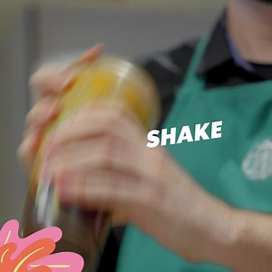 Shake, shake, shake! Dale tag a ese amigo con el que te darías un Iced Hazelnut Shaken Espresso con leche de avena. 😙 #splashalverano | Starbucks Puerto Rico