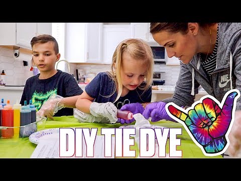 HOW TO TIE DYE T-SHIRTS AT HOME | 3 COLOR TIE DYE CHALLENGE | TIE DYING STUFF AT HOME WITH FOUR KIDS
