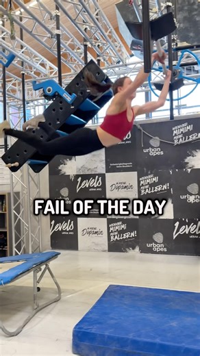 Es heißt ja FLYING Bar 😂 #NinjaWarrior #Fail