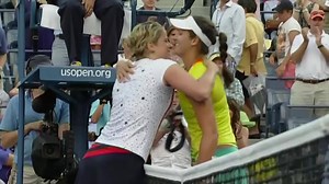 Kim Clijsters kondigde vandaag tot ieders grote verrassing een tweede comeback aan. Ze is al zeven jaar full time mama van drie kinderen maar heeft de professionele tennismicrobe weer helemaal te pakken. | VRT NWS