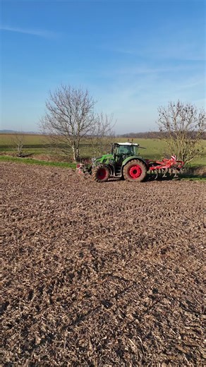 Déchaumage avec le Fendt 616 : Agriculture moderne