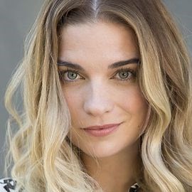 Annie Murphy | Keynote Speaker | AAE Speakers Bureau