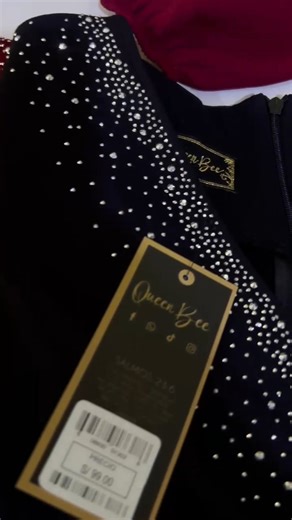 89K views · 1.9K reactions |  ¡FULL VENTAS CON NUESTROS VESTIDOS!  Gracias a todas por elegir Queen Bee, la marca que realza tu belleza con elegancia y exclusividad ✨  Cada diseño está hecho para resaltar tus curvas con estilo y calidad premium.  ¡Envíos confiables a todo el Perú!  Escríbenos al 973 005 605 y sé parte de esta locura de ventas  #QueenBee #VestidosDeLujo #FullVentas #ModaPeruana #Exclusividad #EstiloQueenBee | Infinity Love By Queen Bee | Facebook