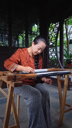 16M views · 142K reactions | 2,500 years of art | Unveiling Suzhou's double-sided embroidery! #embroidery #embroideryart #intangibleculturalheritage #CulturalHeritage #embroidered | Videoslia | Facebook