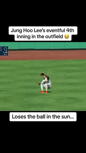 Pretty eventful inning for Jung Hoo Lee 😭 #baseball #junghoolee #giants #sports #blooper