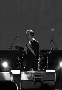Jefferson FSTVLST: lagu, album, dan aturan membawa banner