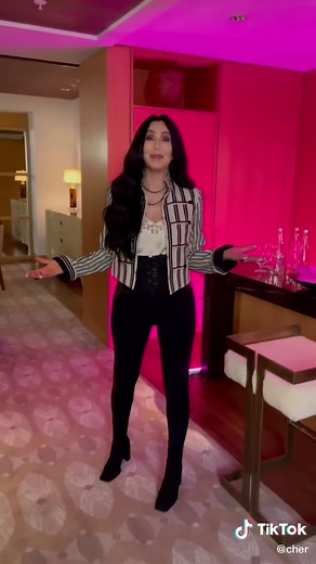 hi @tiktok. Happy Pride 🏳️‍🌈 do you prefer blonde or brunette? #ForYourPride