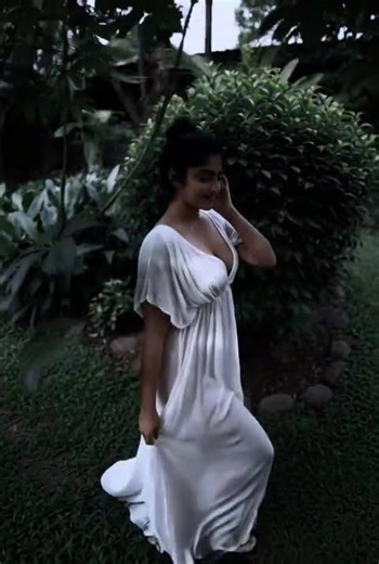 Sri Lankan Modekl Girl | බලන්නකො එයාගේ ලස්සන #srilankanmodel #shorts