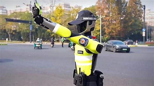 China's new 'RoboCop' makes its debut on the streets