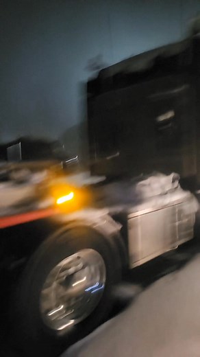 10 comments | Step deck trailer on a snow storm #truckerlife #stepdecktrailer #truckinglife | Trucking is Fun | Facebook