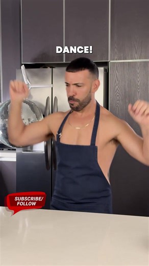 Golden Heat Chicken Bake 🌶🥔 Bold. Glazed. Comforting. A one-pan golden roast that brings smoky paprika, turmeric warmth, and a kiss of silan for that caramelized glow 🟡 Ingredients - 8 boneless, skinless chicken thighs (≈1.1 kg / 2.5 lb) - 1 bag petite gold potatoes, halved (≈680 g / 1.5 lb) - ¾ cup (90 g) all-purpose flour - 1 Tbsp sweet paprika - 1 tsp smoked paprika - 1 tsp turmeric - 1½ tsp salt - 1 tsp Italian seasoning - 1 tsp garlic powder - ½ tsp black pepper - 1½ Tbsp silan (date syr