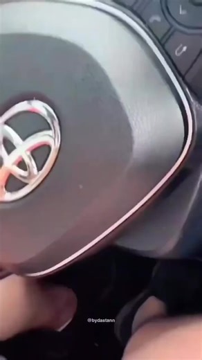 Bearbeitungszentrum - Vertikal Mazak VTC-20C Hersteller\tMAZAK Typ\tVTC-20C Baujahr\t1997 Steuerung\tMazatrol M-Plus Maschinengewicht ca.\t7.320 kg Werkzeugaufnahme\tSK 40 x-Weg\t1.660 mm y-Weg\t510 mm z-Weg\t510 mm Drehzahlbereich\t7.000 U/min max. Tischbelastung\tca. 1.000 kg Raumbedarf ca.\t4.900 × 3.000 × 2.700 mm Tischgröße\t2.000 × 510 mm Anzahl der Werkzeuge im Magazin\t24 Plätze