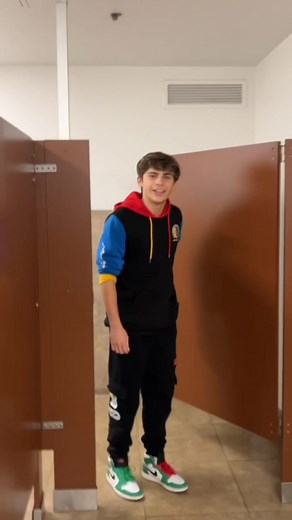 Surprise Visitor in Bathroom: Alex Sampson's Funny Encounter