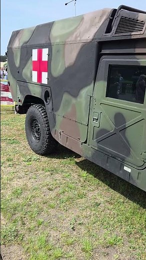 HUMMER H1 / HUMVEE MedEvac The Classic Car Show ADAC Berlin #military #classiccars #militaryhistory