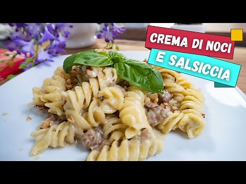 Pasta with walnut cream and sausage very easy to prepare