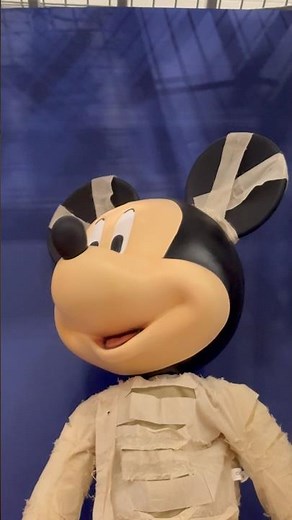Animatronic Disney Mickey Mouse😨Lowe’s 2025!