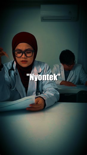 Hecticholic | TOO GENIUS 🤯 Kalo di jurusan kamu trik nyontek apa yang dipake? ib: @lifewfarzy #jurusan #uni #mahasiswa #contentcreator #meme #skit... | Instagram