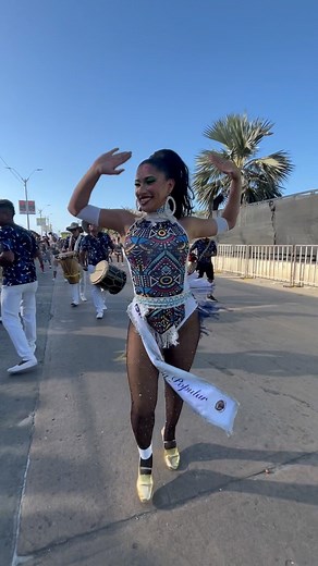 Al ritmo del mambo africano en la parada de tradición 2024 🎊 | Quilladc