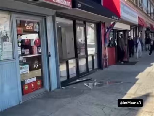 🚨BREAKING: Police search for suspects in brazen jewelry store robbery in Perth Amboy, NJ.Masked robbers smashed the front window of a jewelry store and rushed out with garbage bags overflowing with jewelry before jumping into a getaway BMW.The store is run by a mother and daughter who chased after the thieves, but one of them fell to the street as the car sped away, leaving a scene straight out of a movie.Police pursued the vehicle out of town, but several suspects remain at large. Authorities 