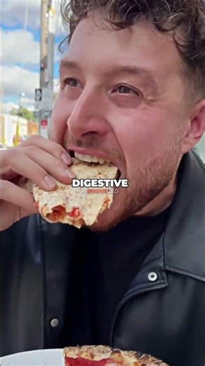Joe Rogan On Eating a Whole Italian Pizza Easily