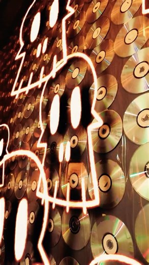 UNDER RAIL on Instagram: "El sábado pasado celebramos nuestro aniversario. Una noche mágica, con las pista llenas de energía y esa vibra única que solo se siente en Under Rail. ⁠ Cerramos un año de trabajo, esfuerzo y pasión. Un año de fechas increíbles, de crecimiento, de cruzar nuevas fronteras, de encontrarnos con ustedes una y otra vez para vivir lo que más amamos: música, arte y comunidad. ⁠ Gracias a todos los que lo hacen posible: al equipo que la rompe en cada edición, a los DJs que nos