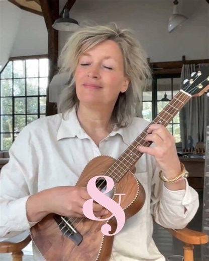 LEARN HOW TO FINGERPICK WITH EASE & FLOW