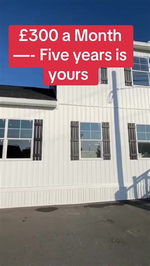 This is a two-story modular home, beautiful on the inside. It has 3–4 bedrooms in total: 1 master bedroom downstairs with a private bathroom (tub large walk-in shower double sinks walk-in closet). 2–3 bedrooms upstairs with a separate bathroom. Bathrooms: 2 full bathrooms (one downstairs, one upstairs). Square footage: around 170–230 m² across the two levels. Inside features: wood-burning fireplace, large kitchen, dining area, sliding doors to the back, lots of space and natural light. It’s big 