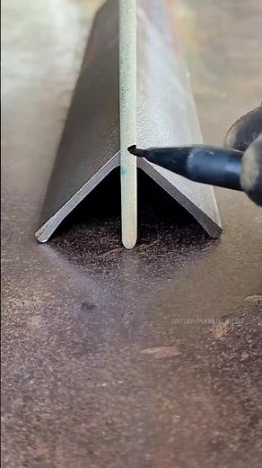 the secret of fabricating thin L-shaped angle iron #welding #welder #metalwork #fabrication