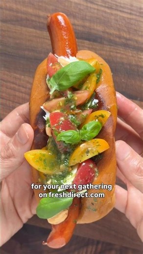 The official FreshDirect Dog 🌭 by @farideh-sadeghin in honor of the Yankees ⚾️