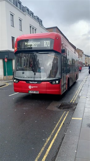 A spot of the R70 heading to Hampton avenue LV24 VRO