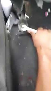 How do I remove the seat from my car or Tsuru?