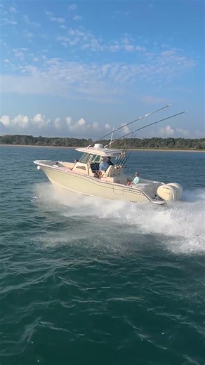 Step aboard the luxury Grady-White Canyon 326 👑