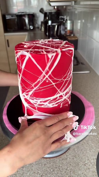 How to Make a Marshmallow Spider Web Cake