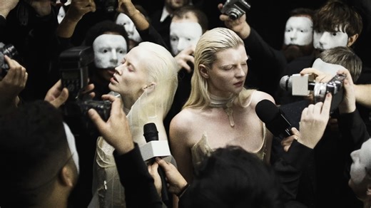 英国后核 Static Dress - human props (Official Music Video)