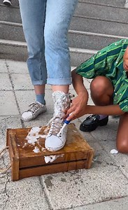 1.5M views · 1.4K reactions | Erstaunliche Schuhveränderung direkt auf der Straße | 5-Minuten-Tricks für Männer | Facebook