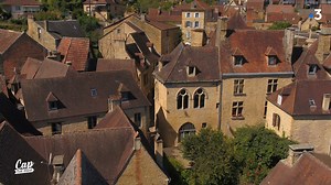 Et si on commençait l'année dans l'une des plus belles villes de Nouvelle Aquitaine ? Dimanche 9 janvier à 12h55, Eric Perrin Cap Sud Ouest vous invite à Sarlat, capitale du Périgord Noir. Une émission inédite dans une cité réputée pour avoir la plus forte densité de monuments historiques au monde ! Sarlat Tourisme Dordogne Périgord Tourisme | France 3 Nouvelle-Aquitaine