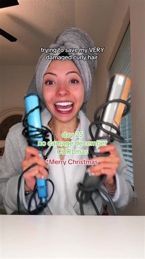 MERRY CHRISTMAS GUYS!!! 54 days heat FREE!! #curlyhair #curlyhairjourney #damagedhair #curlyhairroutine #christmas