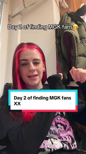 Where are my EST at! 4 days until I see the gang again🥹❤️ #mgk #est #machinegunkelly @mgk @ROOKXX