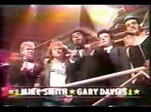 Andy Gibb intro-ing Bee Gees "You Win Again