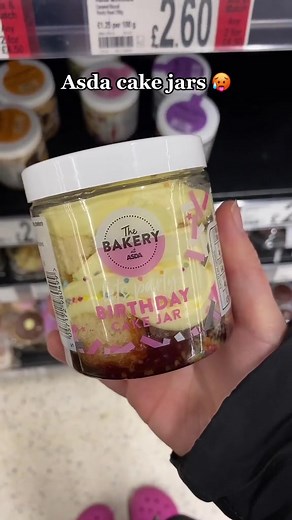 Delicious Cake Jars to Indulge In with Your Bestie!