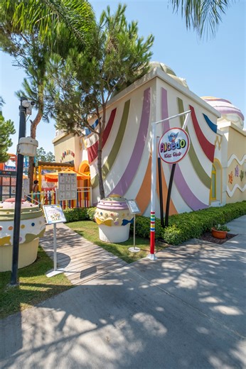 A holiday at Trendy Lara means unlimited fun for kids! At the Alcedo Kid's Club, they make new friends, join creative workshops, and turn every moment into an adventure. While you enjoy your holiday, their happy laughter fills our hotel. Urlaub im Trendy Lara bedeutet grenzenlosen Spaß für Kinder! Im Alcedo Kid's Club finden sie neue Freunde, nehmen an kreativen Workshops teil und verwandeln jeden Moment in ein Abenteuer. Während Sie Ihren Urlaub genießen, füllt ihr fröhliches Lachen unser Hotel