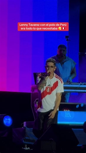 Lenny Tavarez con la camiseta de Perú como regalo de Navidad 😮‍💨😍 #lennytavarez #peru #lima #cochi @LENNY TAVAREZ