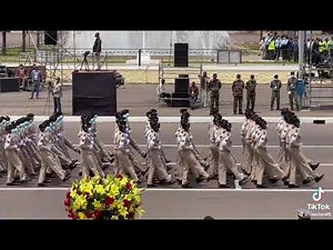 passage des enfants de troupes de l'école militaire préparatoire Général Leclerc au défilé