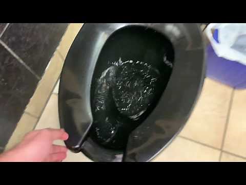 🚽 Bathroom Tour: Awesome Black toilets at a gas station in Ashland KY