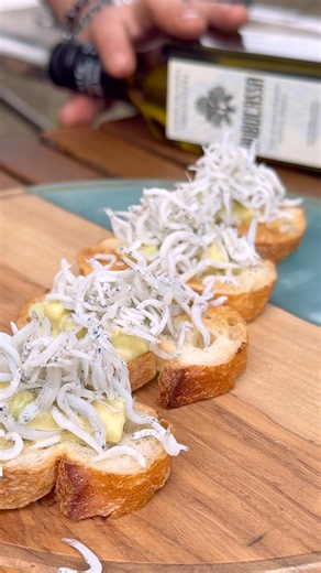 パンを焼く時は水をかけろ！春に食べたいブルスケッタ #キャンプ飯 #レシピ #炭火焼き